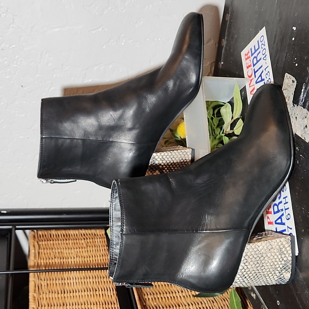DOLCE VITA Black Leather Reptile Embossed Heel 9 Sample Boot